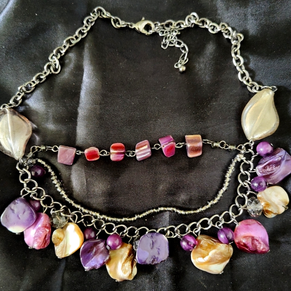 Wonderful Silver Tone Chain/Mother Of Pearl & Glass In Purples, Pinks & Golds